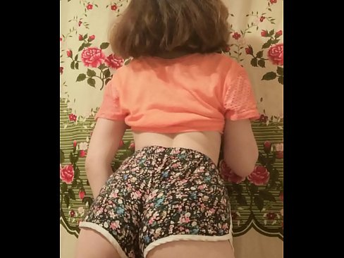 ❤️ Gadis muda seksi menanggalkan celana pendeknya di depan kamera ❌ Video sialan pada kami ️❤
