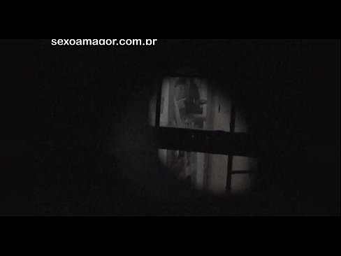 ❤️ Blondie diam-diam direkam oleh seorang intip lingkungan yang tersembunyi di balik batu bata berlubang ❌ Video sialan pada kami ️❤